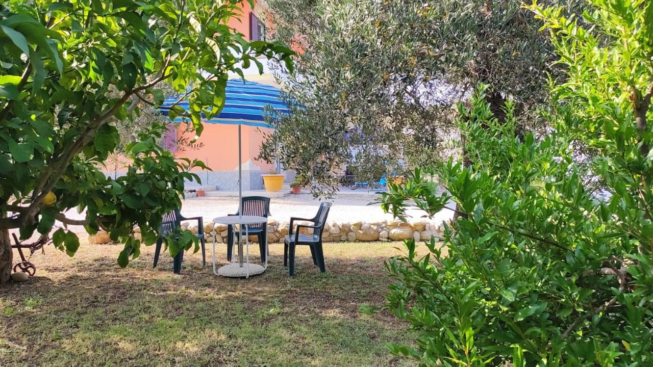 B&B I Tre Ulivi Morro dʼOro Exteriör bild